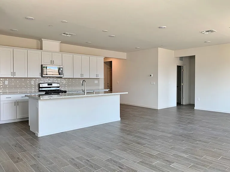 2070 Wildflower Dr — Photo 3