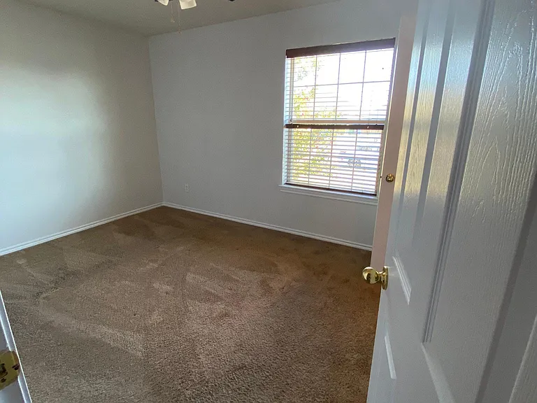 611 Oliver Ln — Photo 12
