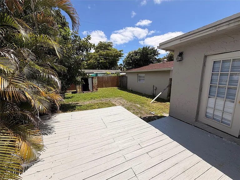 3011 N 74th Ave — Photo 21