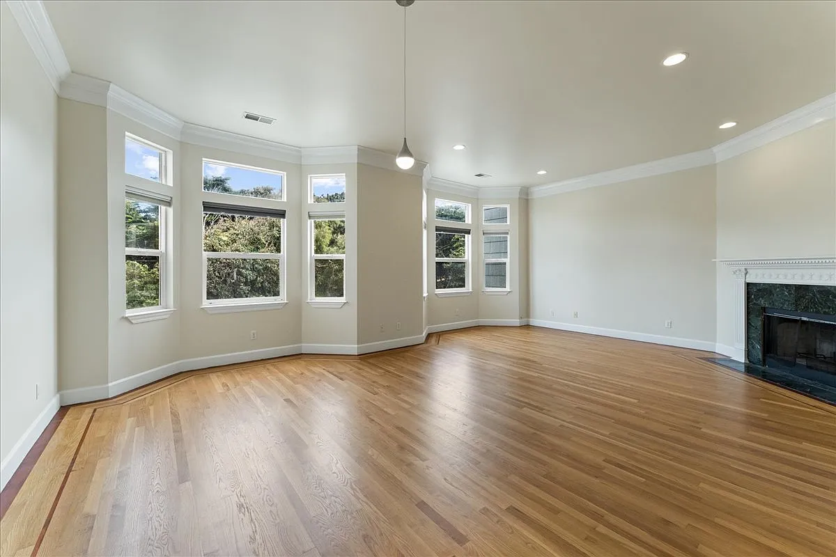 4619B Lincoln Way - B — Photo 2