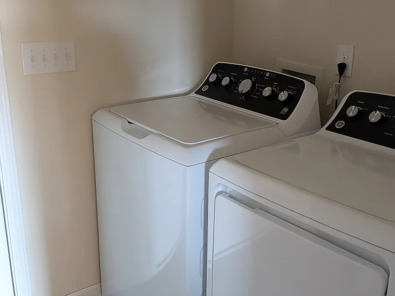 409 Arecales Dr — Photo 3