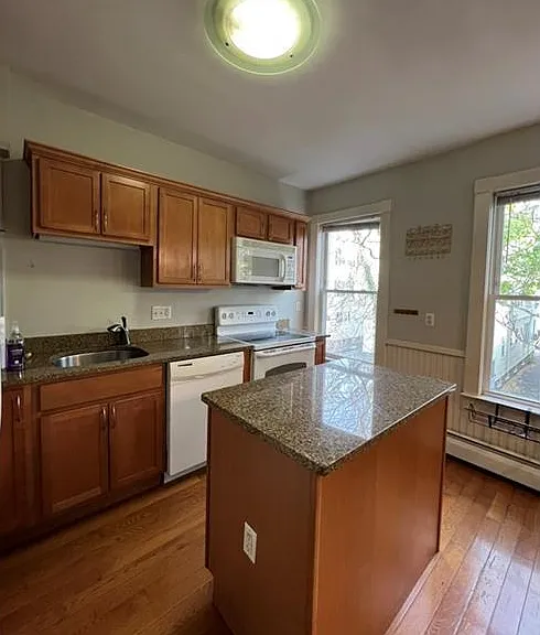 25 Rossmore St — Photo 1
