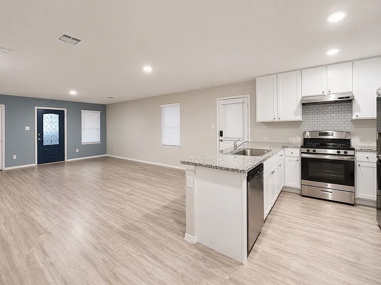 6647 Scarecrow Way — Photo 2