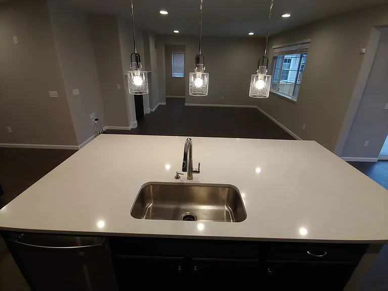 1042 Woodgate Ct — Photo 5