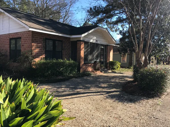 205 Louisville St, Starkville, MS 39759