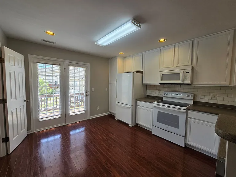 10028 Blackwell Dr — Photo 5
