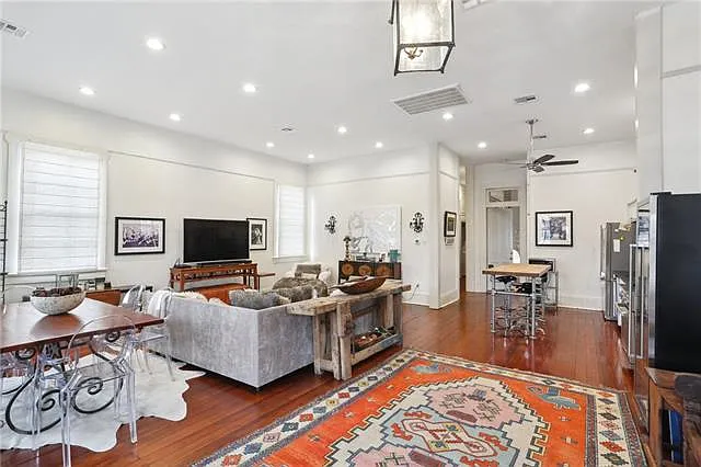 3 bed, 2.0 bath, 1586 sqft, $6,000 — Photo 2