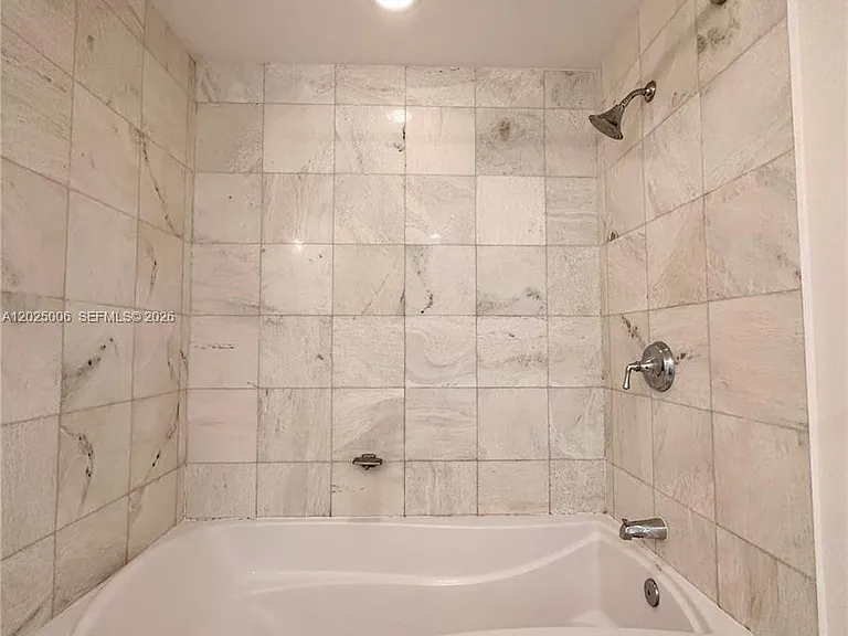 1060 Brickell Ave #2515 — Photo 14