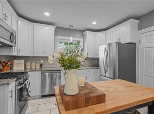 108 Pawtuxet Ave, Cranston, RI 02905