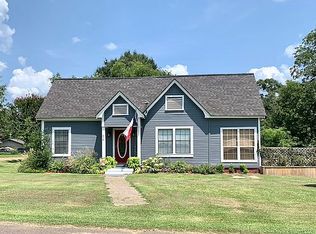 878 9th St, Cushing, TX 75760