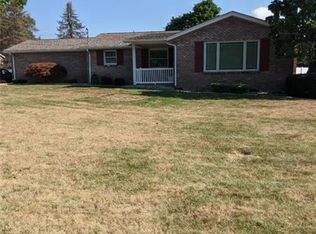 164 Crandon Cir, Beaver, PA 15009