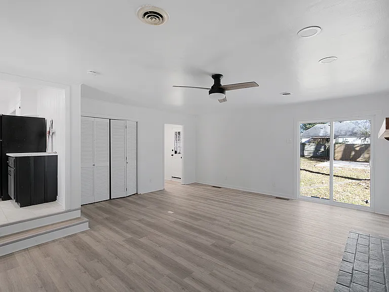60 Russell Rd — Photo 6