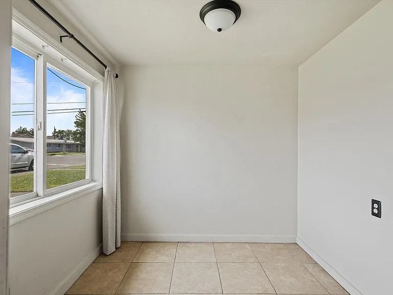908 W Ruby St — Photo 16