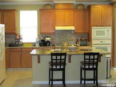 4th image of 961 Prospect Ave