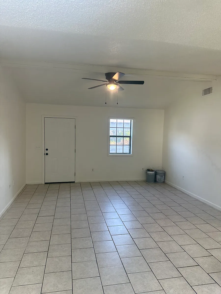 Building Photo - 710 S 6th St #2