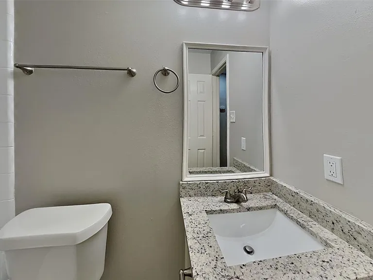 814 Gunnison — Photo 16