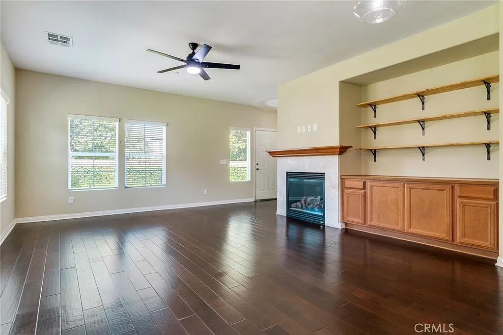 3 bed, 2.5 bath, 1693 sqft, $3,300 — Photo 3