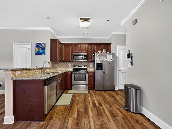 5th image of 7454 Pine Brook Rd