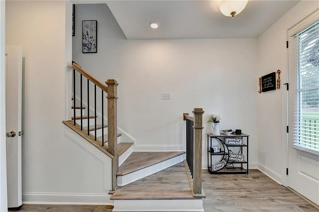 3 bed, 3.5 bath, 2070 sqft, $2,900 — Photo 4