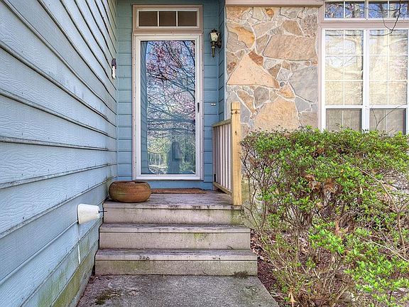 4th image of 390 Indus Ln