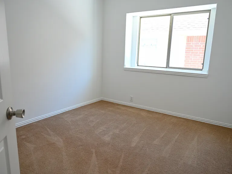 2204 Rockport Dr — Photo 24