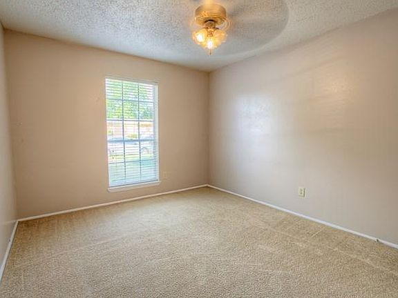 4th image of 1720 Leona Dr