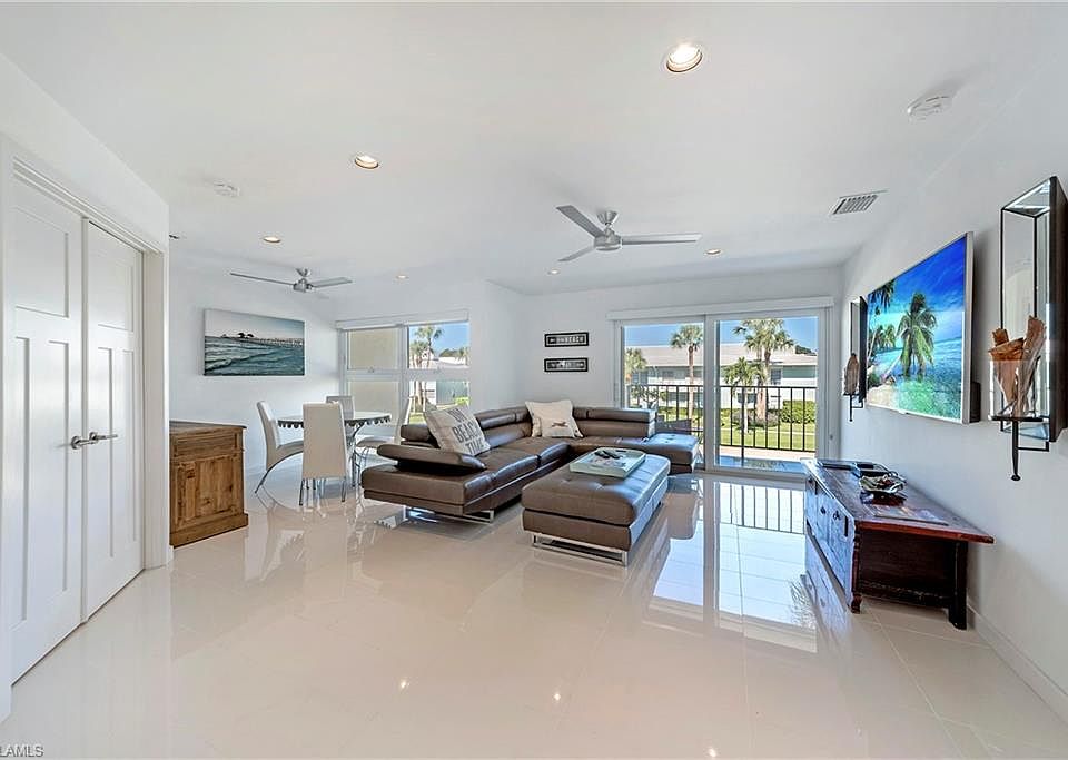 1st image of 654 12th Ave S #654