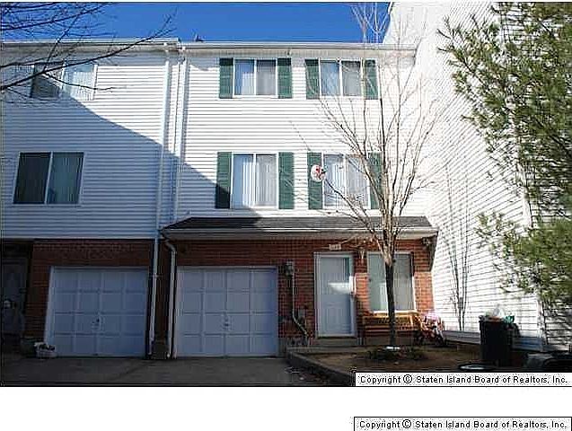 1st image of 221 Jamie Ln