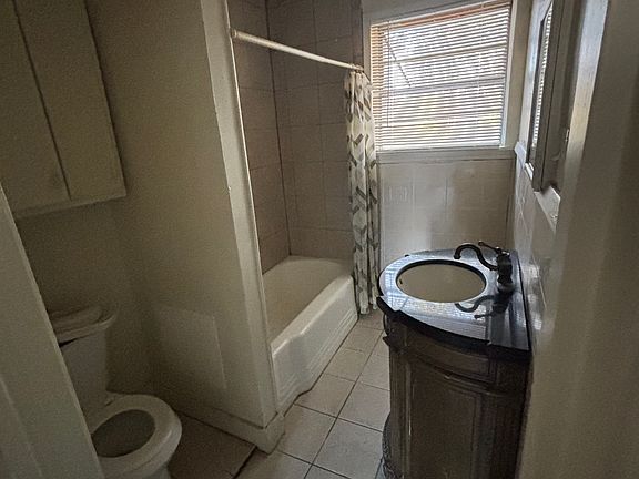 4th image of 1619 Camelia Ave #A