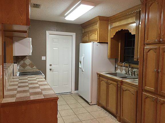 5th image of 509 E Iris Ave