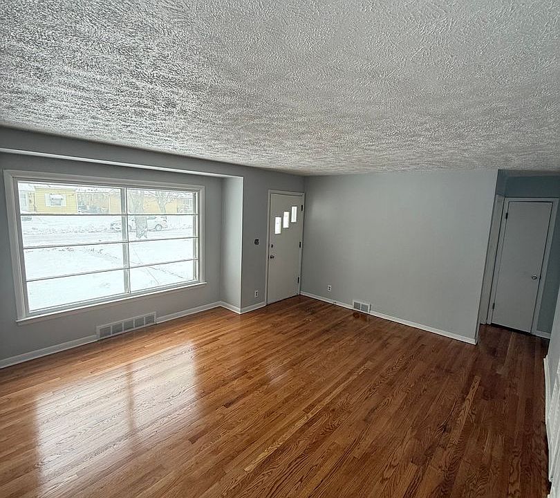 1st image of 2520 Ellen Ave
