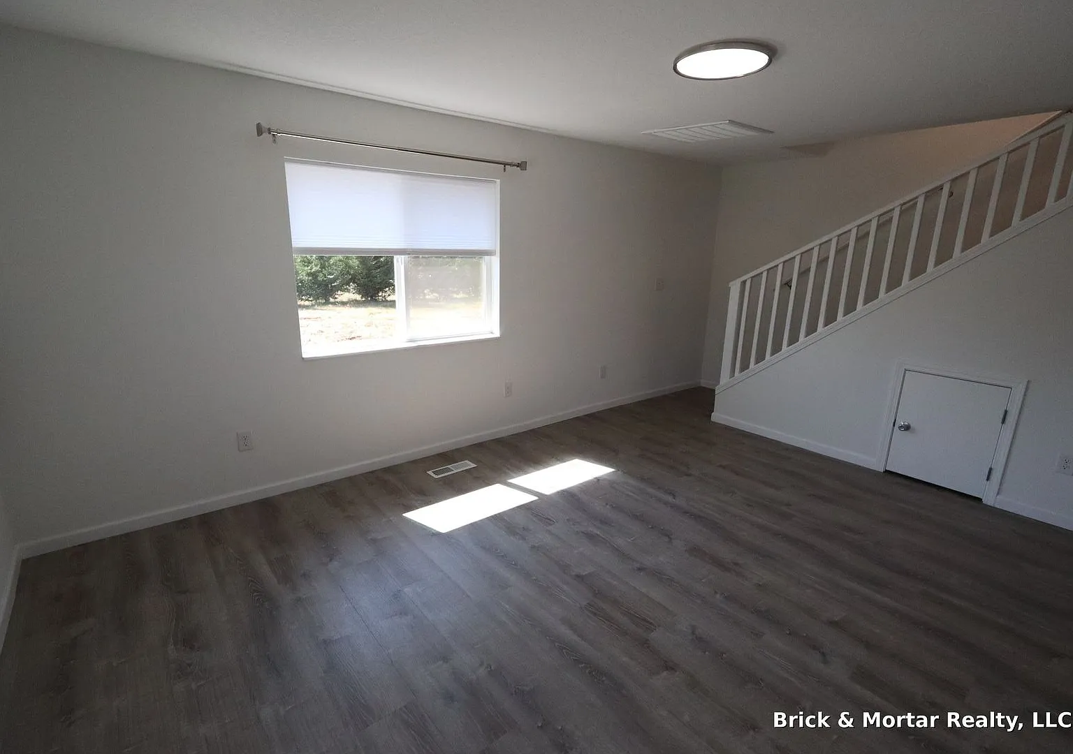 2 Bedroom (Additional Room may be used as a 3rd bedroom) - 2.5 Bathroom Home in Aumsville, OR — Photo 4