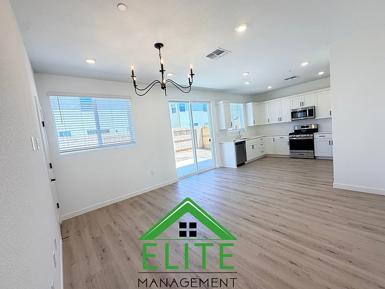 856 Pecan Tree Ln — Photo 5
