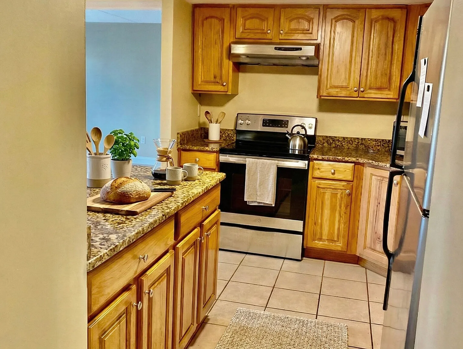 2 bed, 2.0 bath, 985 sqft, $3,850 — Photo 4