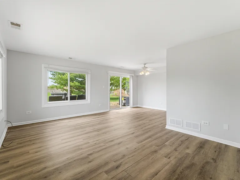 15826 Farm Hill Dr — Photo 4