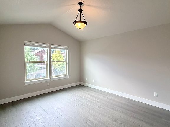 5th image of 209 SE 197th Pl