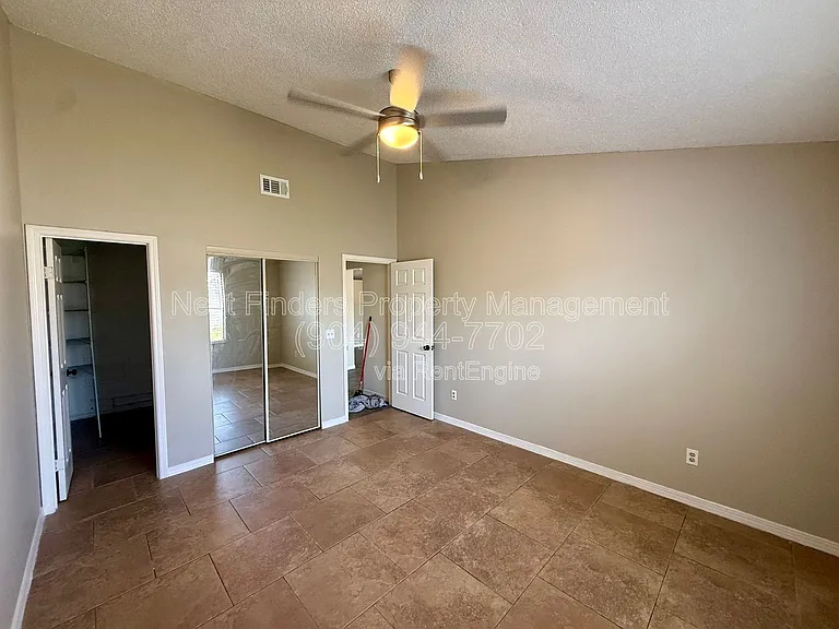 2429 Seabury Pl N — Photo 10
