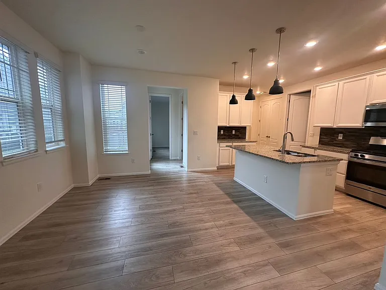 17612 Cherokee St — Photo 6