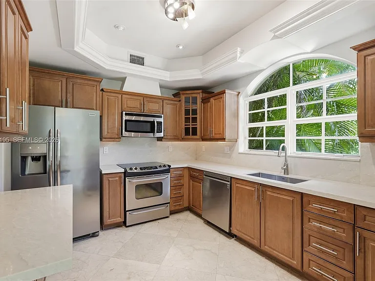 592 Fernwood Rd #B — Photo 9