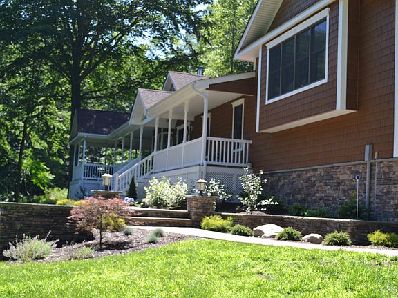 3rd image of 149 Oakside Dr