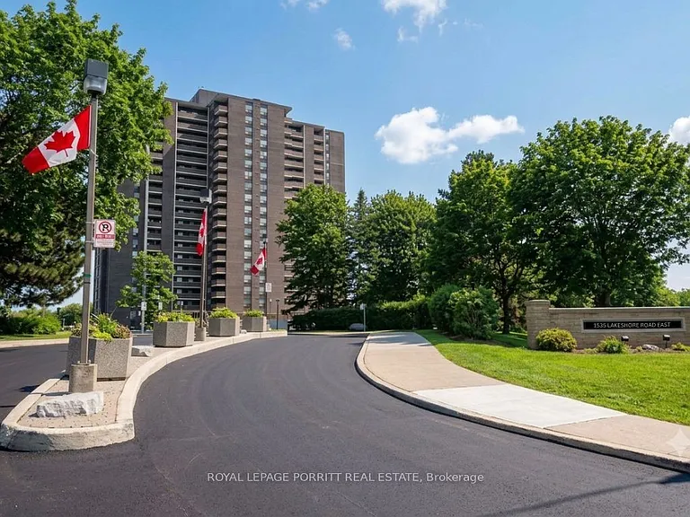 1535 Lakeshore Rd E #1704 — Photo 1