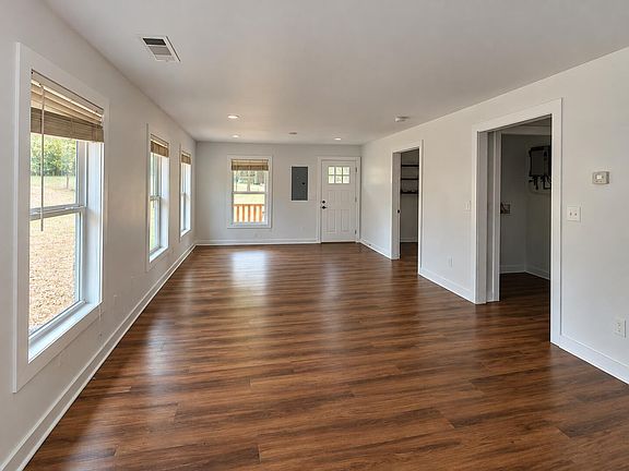 4th image of 1002 Russell Hill Rd NW