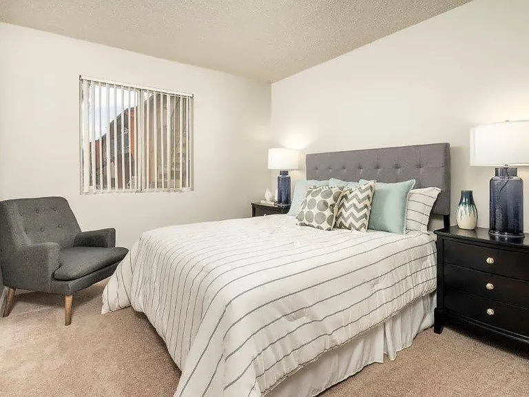 645 N Country Club Dr — Photo 5