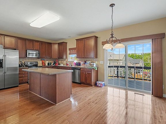3rd image of 558 Redford Place Dr