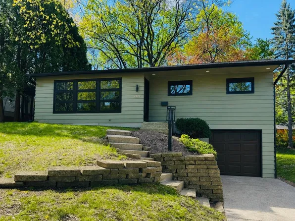 4909 Eyre Ln, Madison, WI 53711