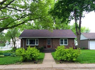 209 Central Dr, Eldridge, IA 52748