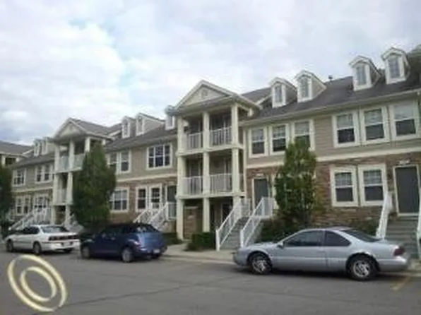 236 Park Green Dr #1, Lake Orion, MI 48362