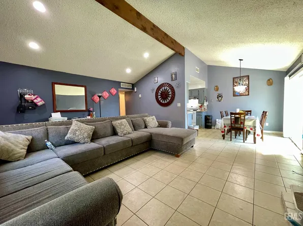 3201 Parkland Ct, Bakersfield, CA 93304