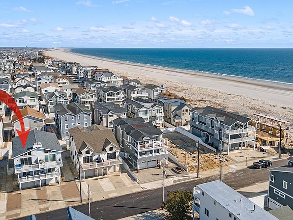 4th image of 25 81st St W #Sea