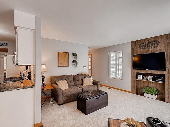 5th image of 522 Sandhurst Ln #504